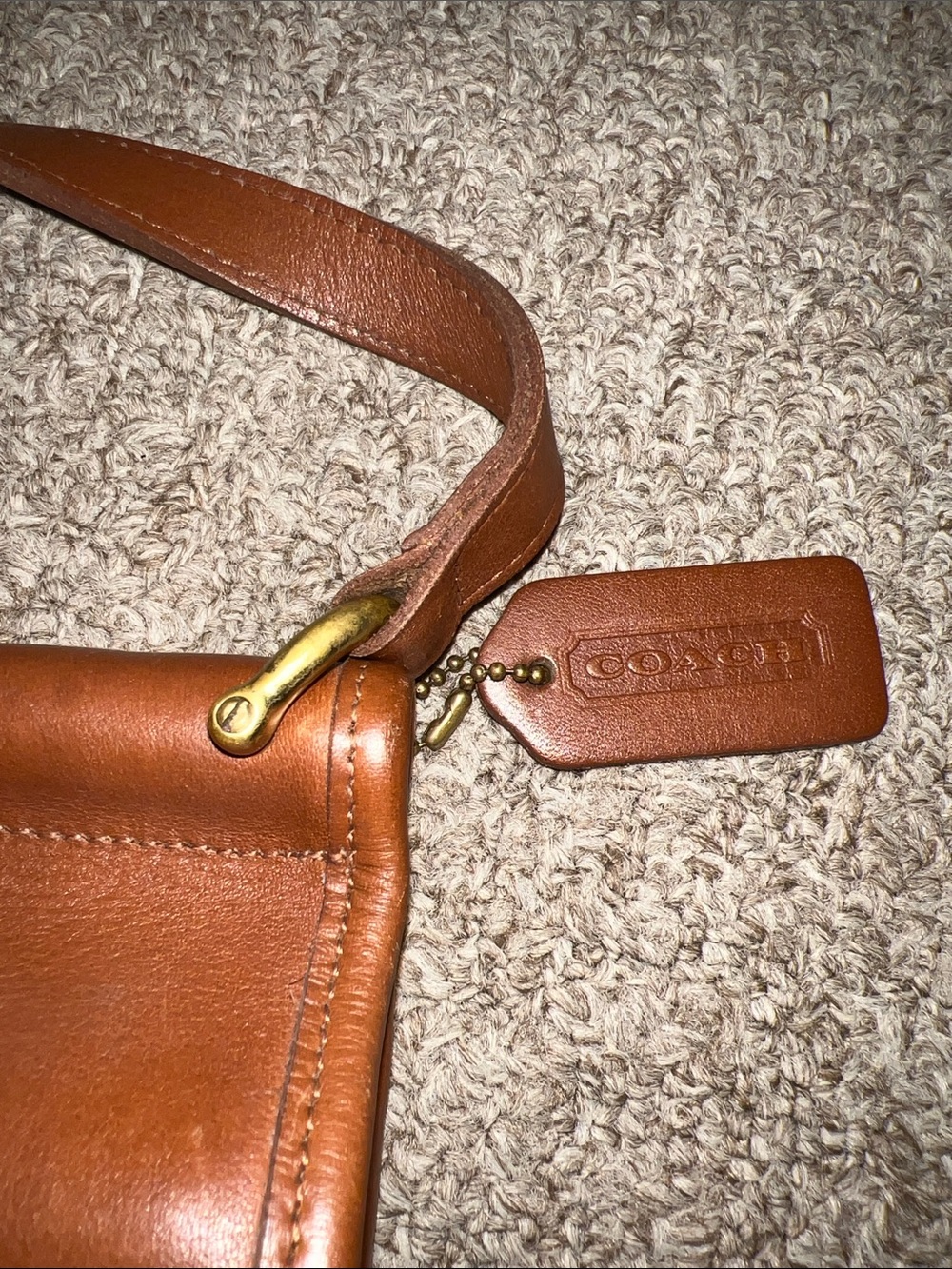 Coach 1998 Willis Crossbody Station Bag in Tan - Picture 6 of 11